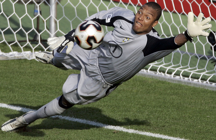 Zamorano, Salas y Valdivia integran el equipo de Ronaldinho en duelo de leyendas de Conmebol