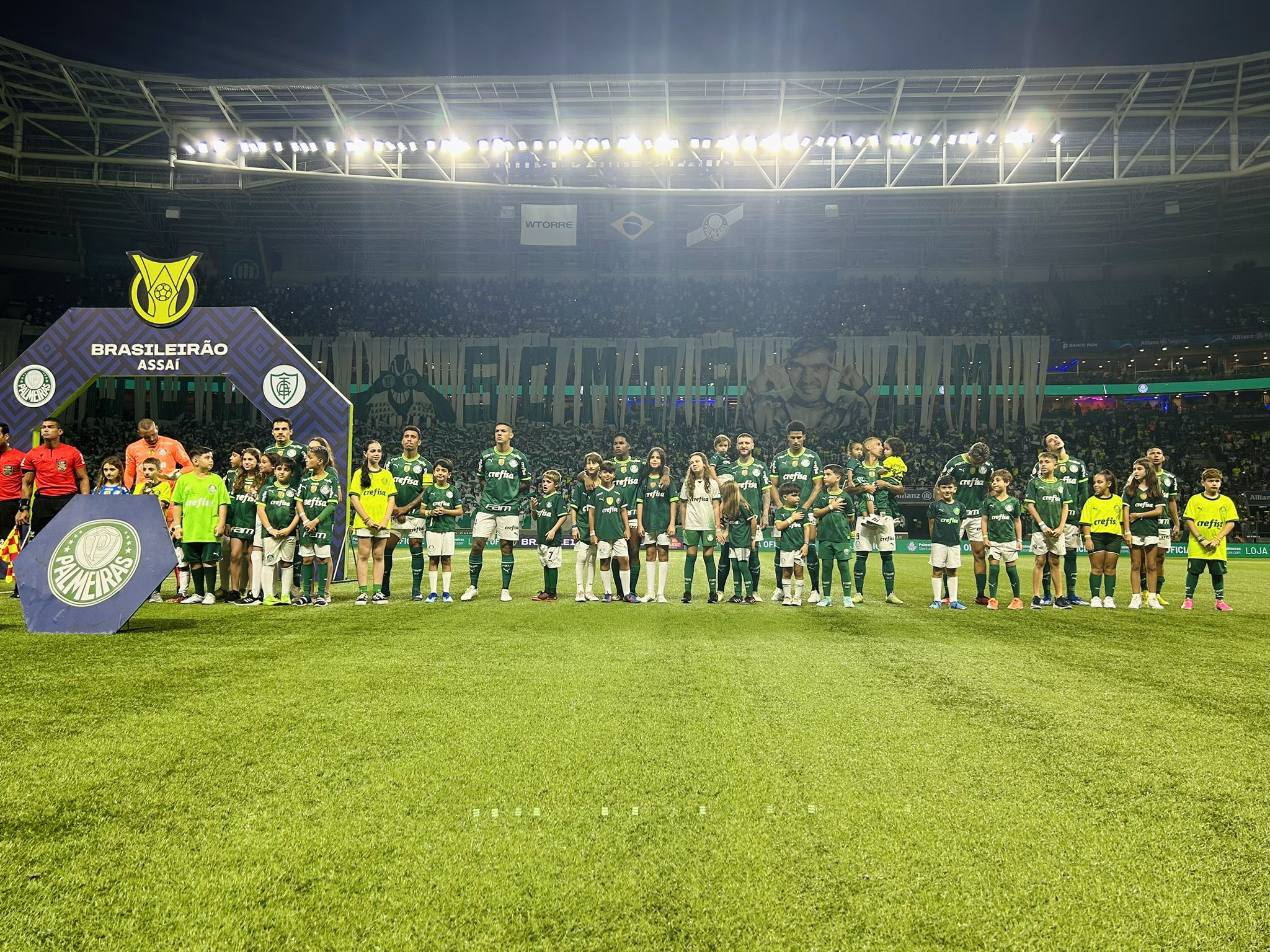 Palmeiras goleó a América MG y se acercó al título del Brasileirao a dos fechas del final
