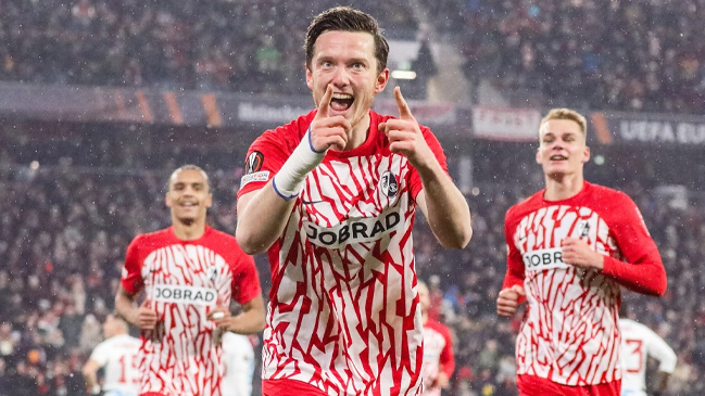 Friburgo avanzó a la siguiente ronda de Europa League goleando a Olympiacos