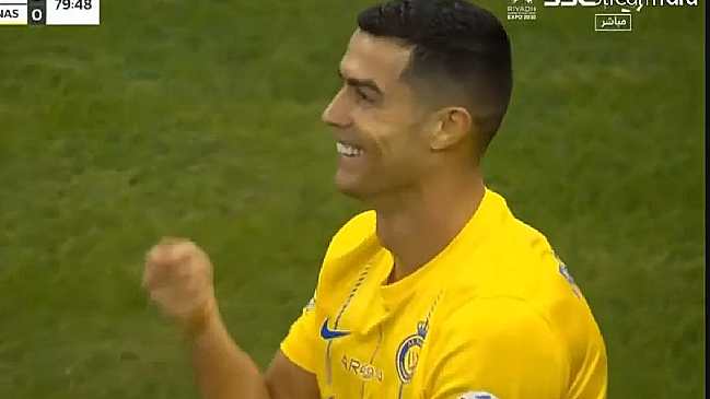 ¡No lo expulsaron! El polémico gesto de Cristiano a Wilmar Roldán en la derrota de Al Nassr