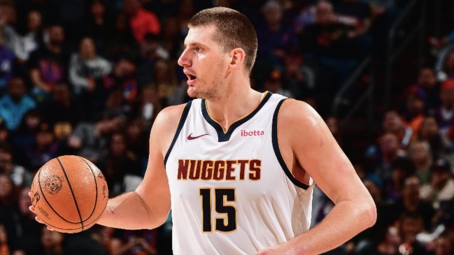 Jokic se matriculó con un doble-doble y Nuggets extendió su racha positiva en la NBA