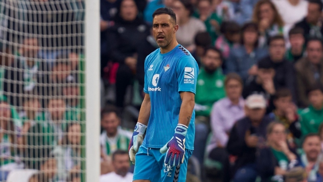 Manuel Pellegrini descartó retiro de Claudio Bravo a fin de diciembre: Su intención es seguir jugando