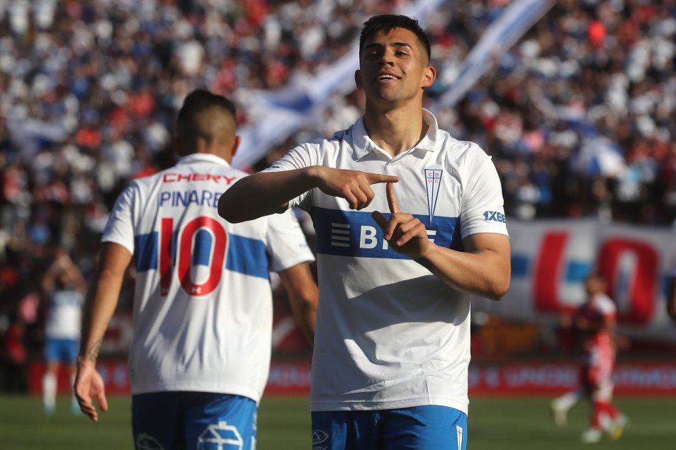 Alexander Aravena destacó con doblete en el intenso empate entre la UC y Deportes Copiapó