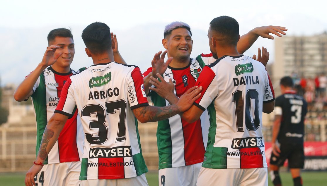 Salas y Dávila brillaron con dobletes en triunfo de Palestino ante Curicó en La Cisterna