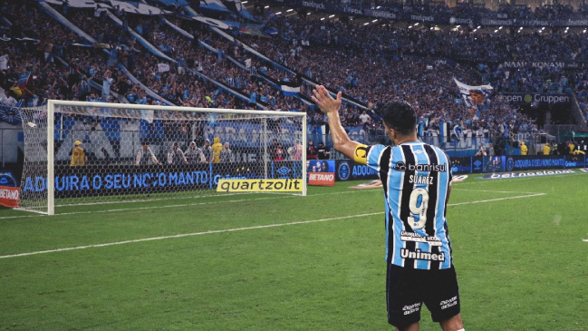 Luis Suárez se despidió con un gol de la hinchada de Gremio