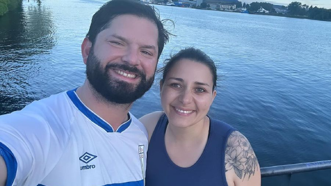 Presidente Boric lució la camiseta de la UC en su trote matutino por Valdivia