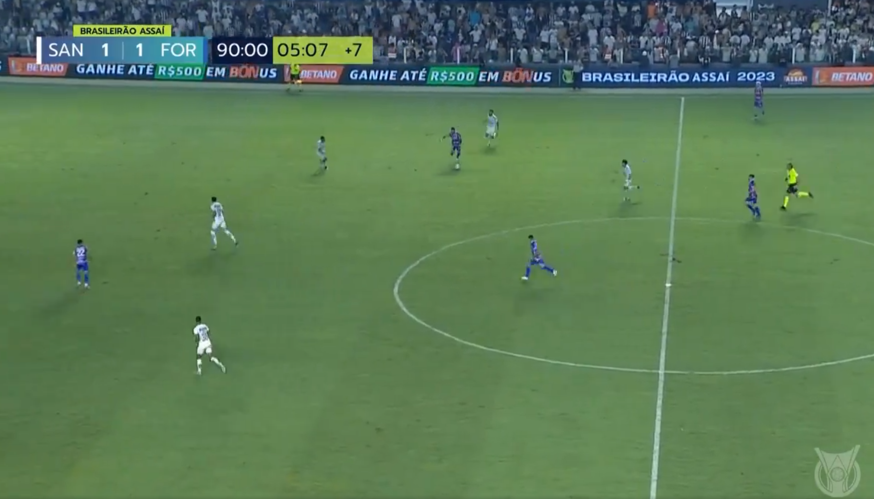 Juan Martín Lucero condenó a Santos al descenso con un golazo de mitad de cancha