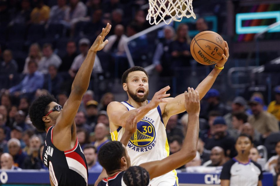 Golden State Warriors recuperó terreno de la mano de un imponente Stephen Curry