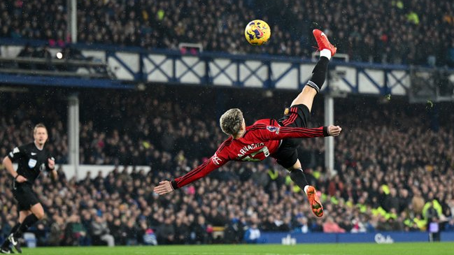 ¡Merecido! La chilena de Alejandro Garnacho fue el gol del mes en la Premier League