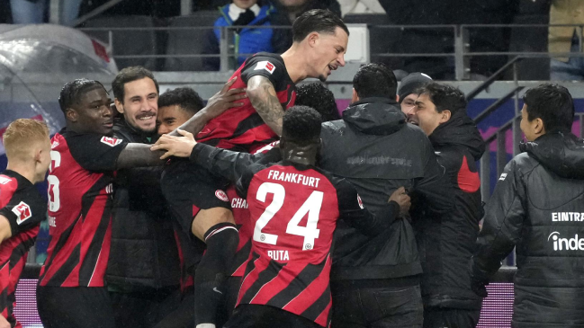 Eintracht Frankfurt arrolló a Bayern Munich y lo complicó en la lucha por el liderato