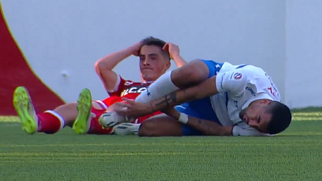 Leandro Díaz dejó a La Calera con uno menos ante la UC tras su increíble expulsión