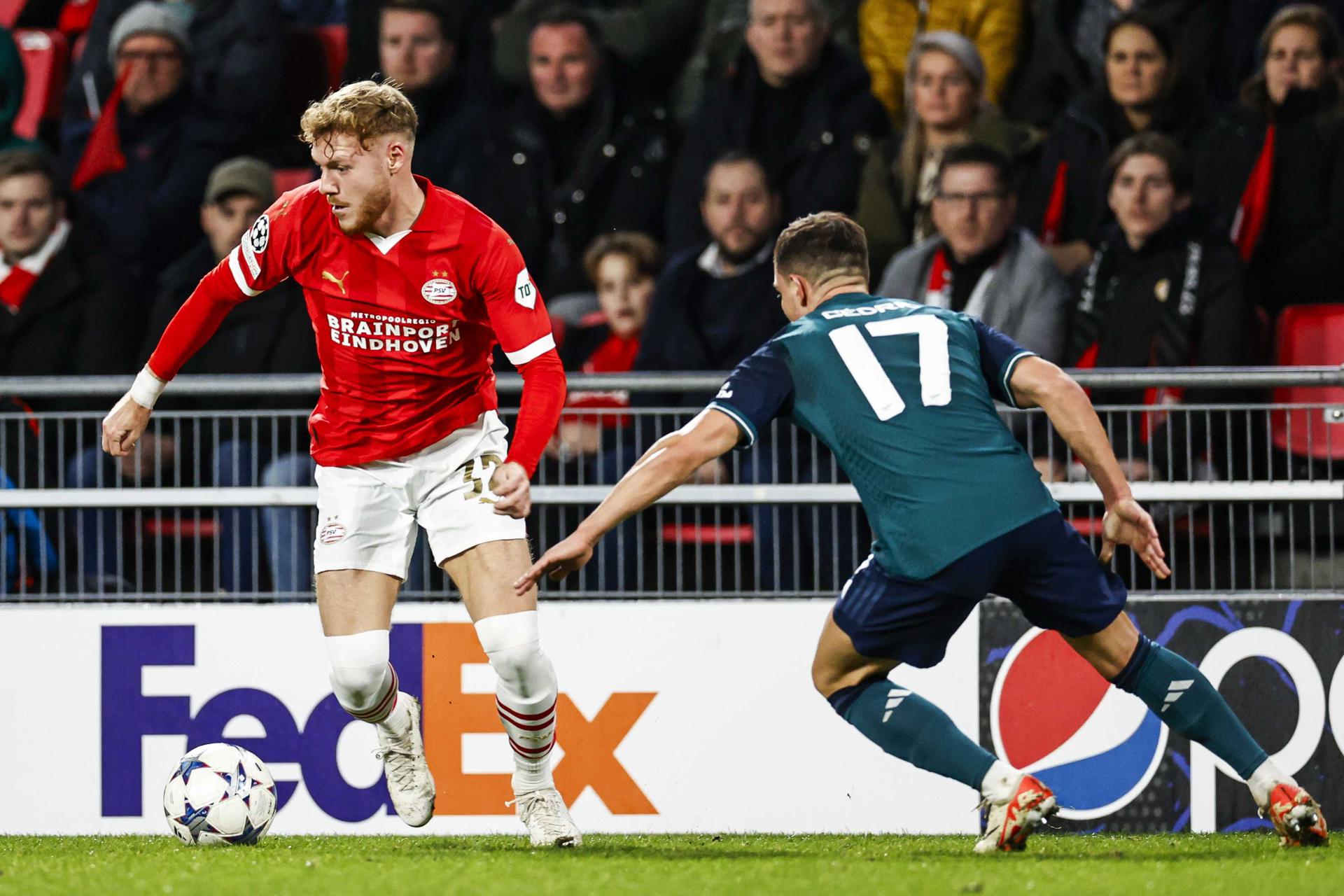 Arsenal y PSV firmaron un empate en el cierre de la fase grupal de la Champions