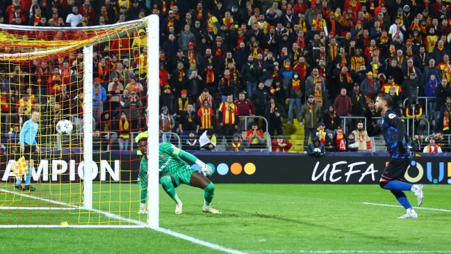 Ramos anotó un penal de “picotón”, pero Lens ganó en el epílogo para ir a la Europa League