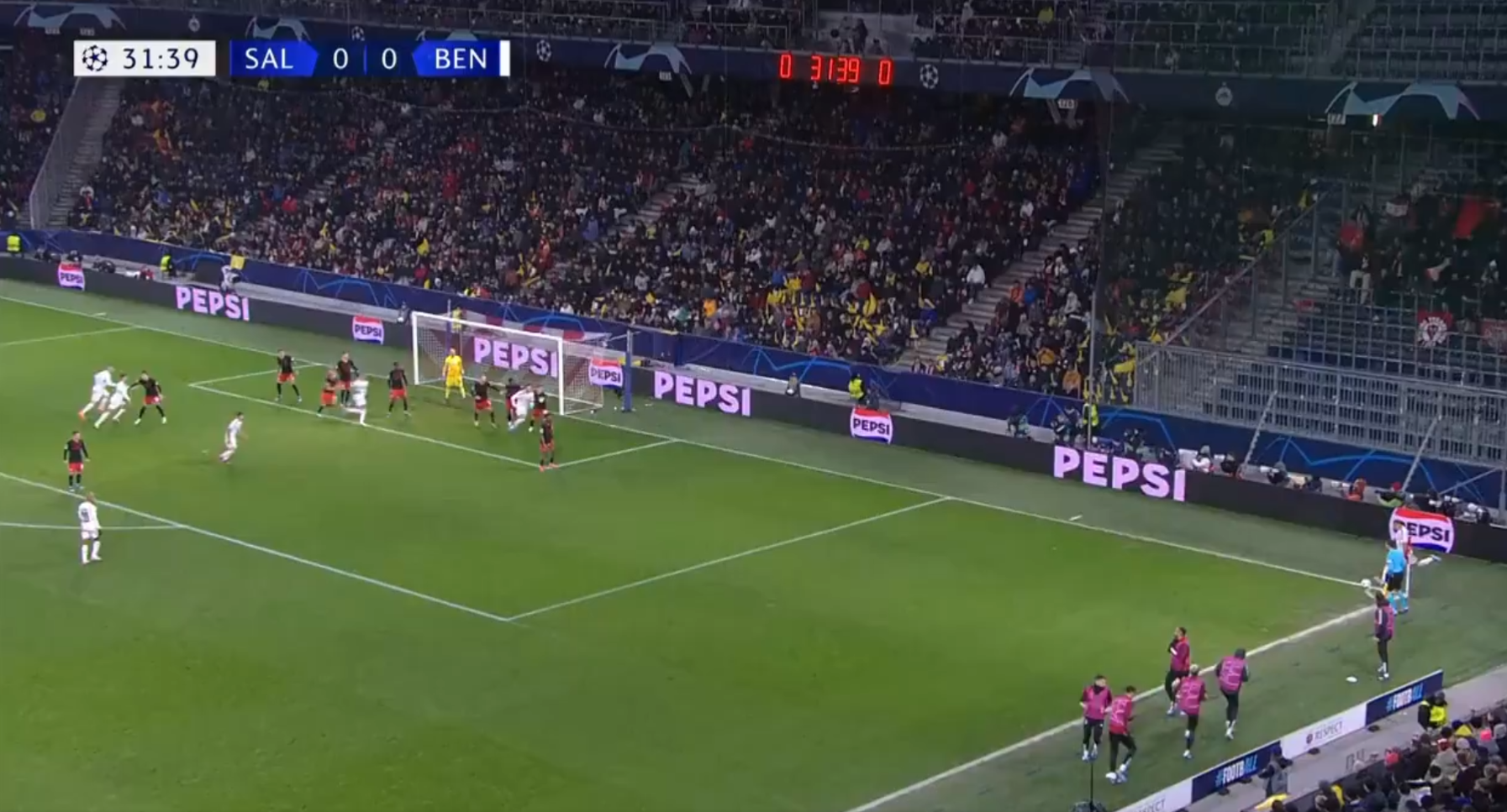 Angel Di María anotó un gol olímpico para Benfica ante Salzburgo en la Champions