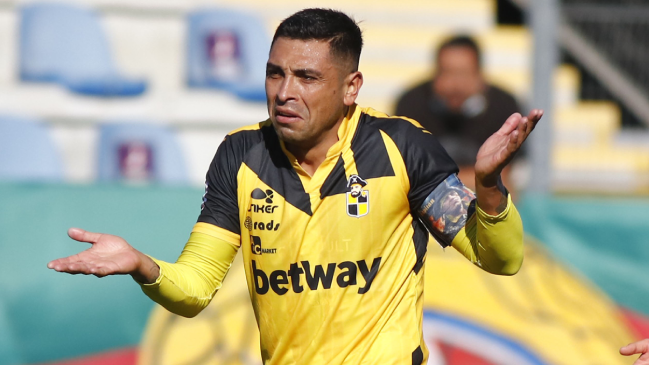 Gonzalo Jara avanzó negociaciones para dejar Coquimbo y fichar por La Serena