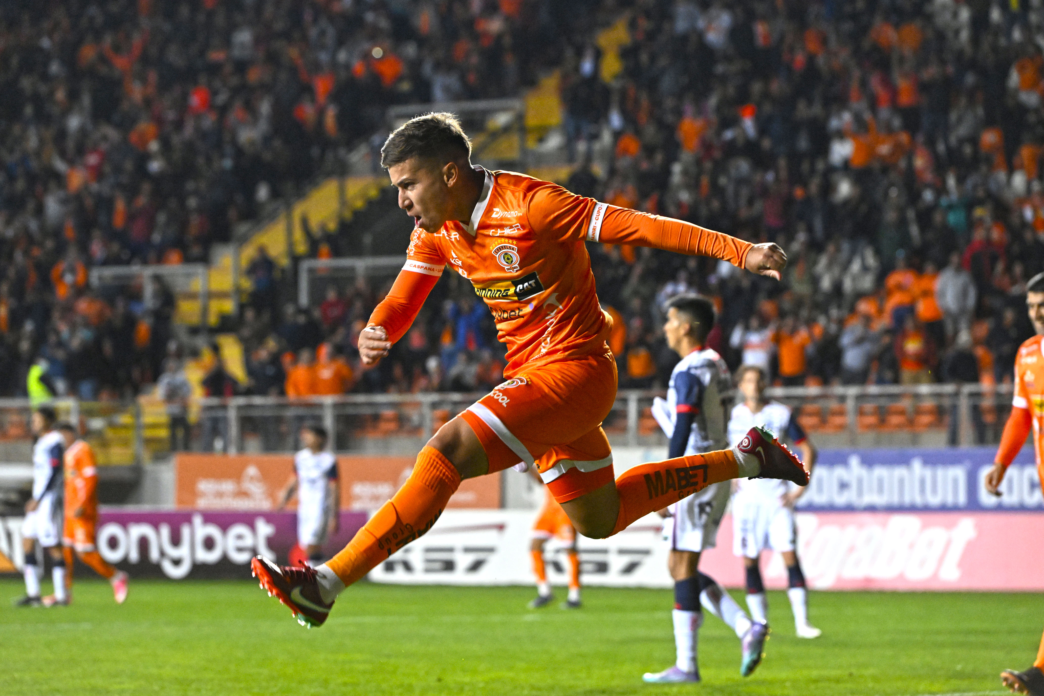 Everton anunció a Felipe Villagrán como primer refuerzo para el 2024