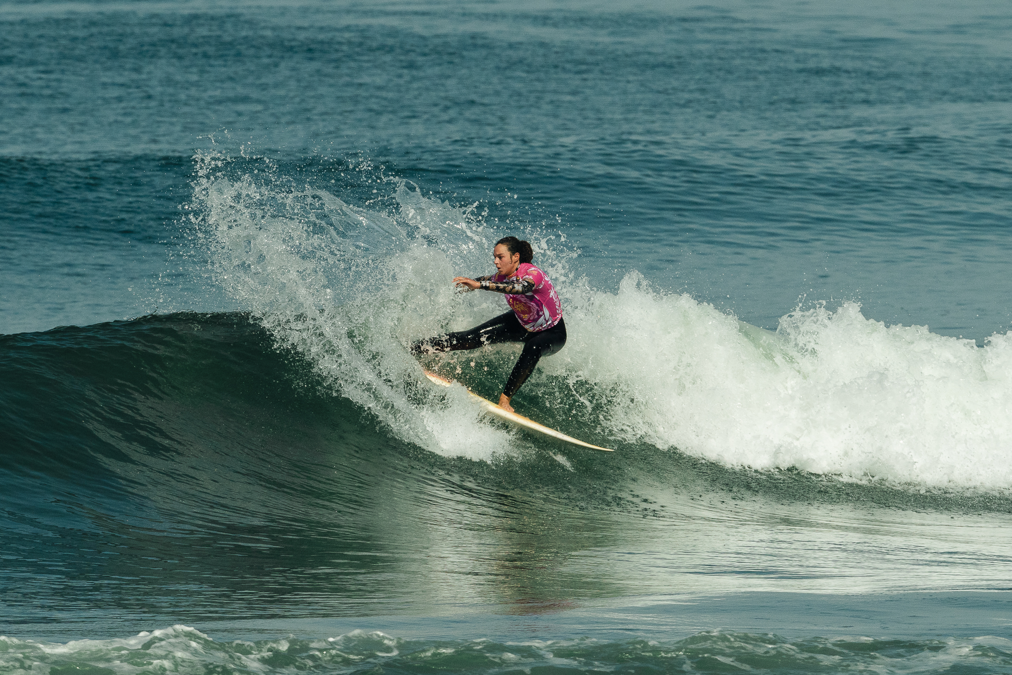 Con amplia presencia de surfistas chilenas arrancó el Latin Girl Arica Prime