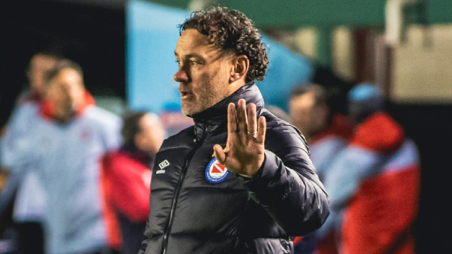 ¿Uno menos para Colo Colo? Vélez se acercó a Gabriel Milito con millonaria oferta