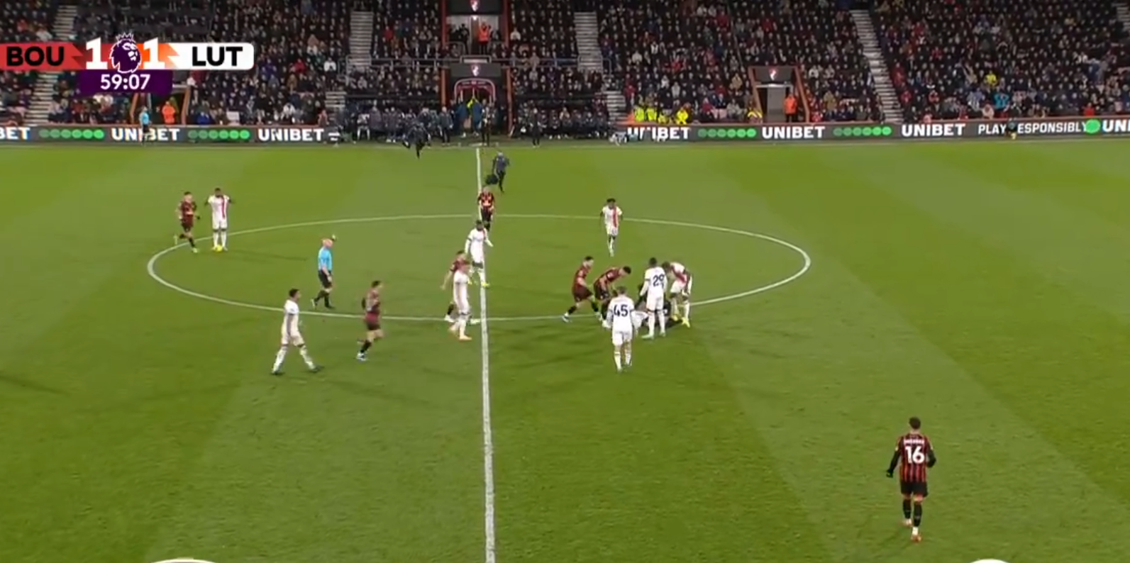 Dramático: Jugador de Luton Town se desvaneció en partido con Bournemouth