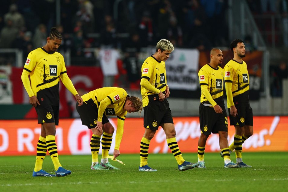 Borussia Dortmund empató con Augsburgo y se estancó en la Bundesliga
