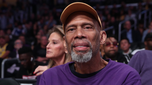 Kareem Abdul-Jabbar fue hospitalizado por fuerte caída
