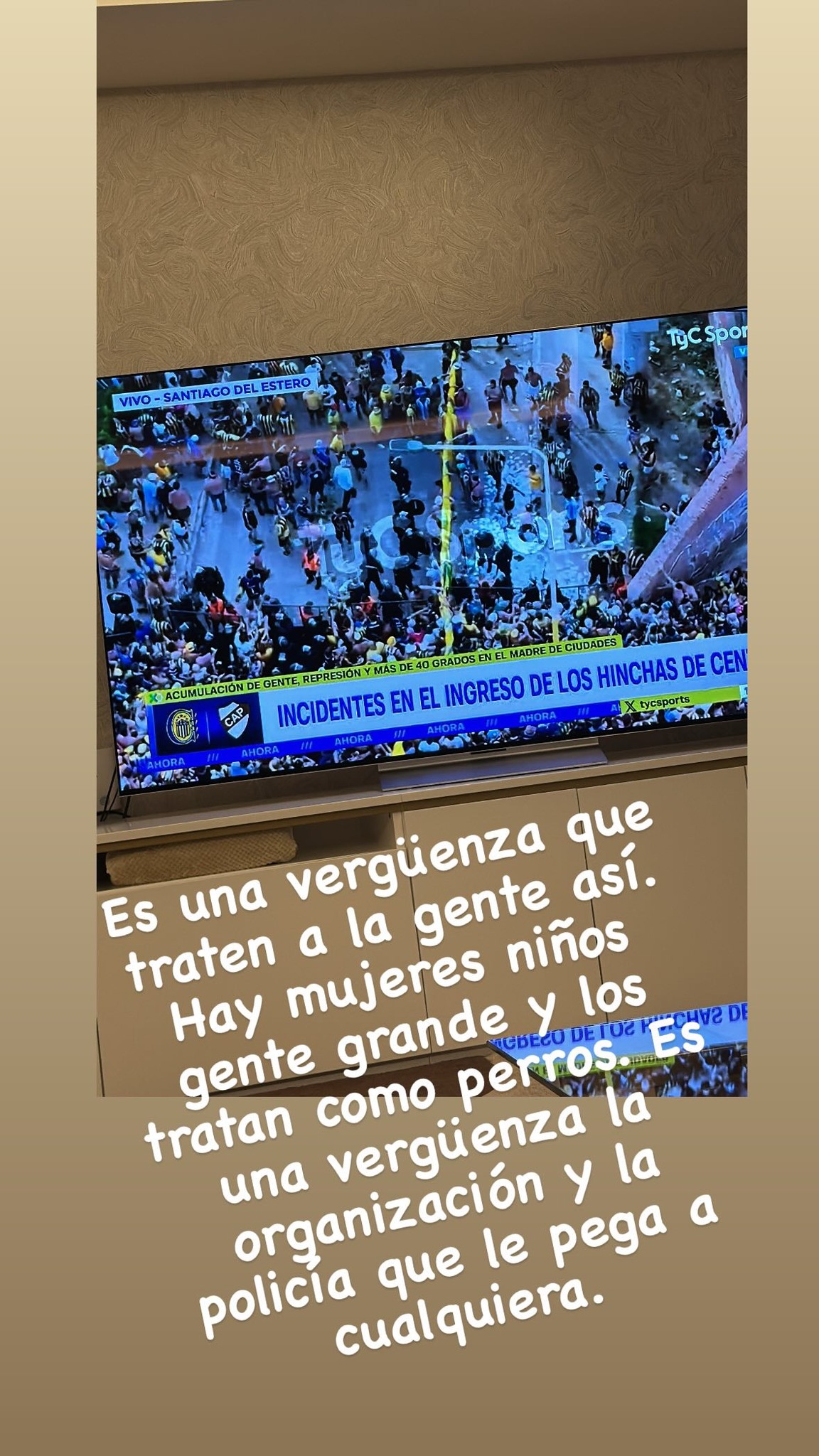 Di María criticó a la policía por incidentes con hinchas de Central: Los tratan como perros