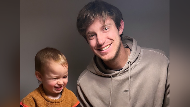 La tierna postal de Nicolás Jarry con su hijo Juanito en Barcelona