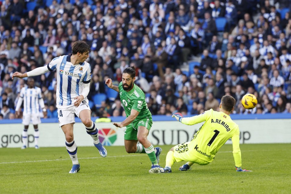 Pellegrini vivió con intensidad el “sin goles” de Betis y Real Sociedad