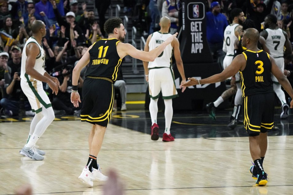 Stephen Curry lideró el triunfo de los Warriors ante los Celtics en duelo de candidatos