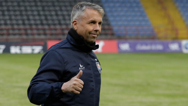 Los detalles del acuerdo de la U y Huachipato para el fichaje del DT Gustavo Alvarez