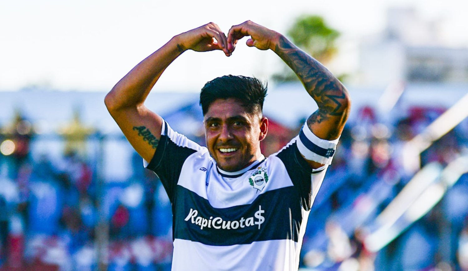 En Argentina firmaron que Colo Colo sondea a delantero Cristián Tarragona