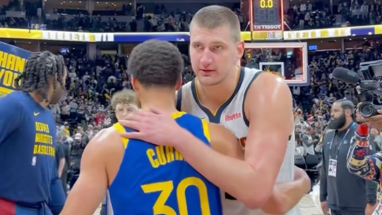 Nikola Jokic comandó triunfo de Denver Nuggets sobre los Warriors en Navidad