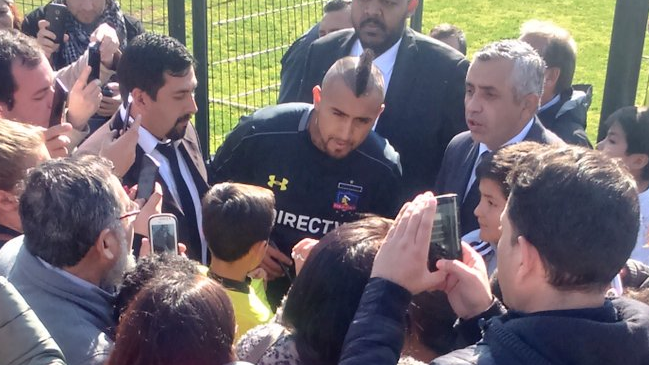 Hinchas de Colo Colo iniciaron campaña para fichar a Arturo Vidal
