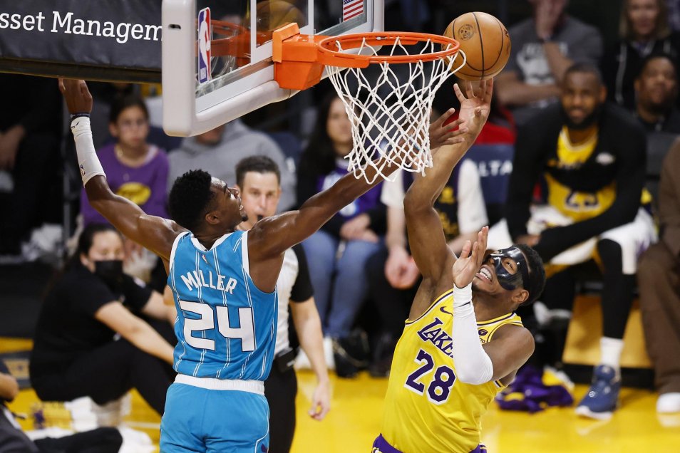 Los Angeles Lakers arrasó con los Hornets de la mano de Anthony Davis