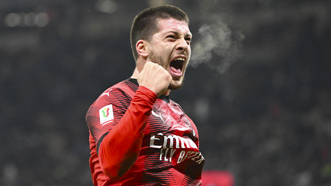 Jovic lideró goleada de AC Milan sobre Cagliari para avanzar en la Copa Italia