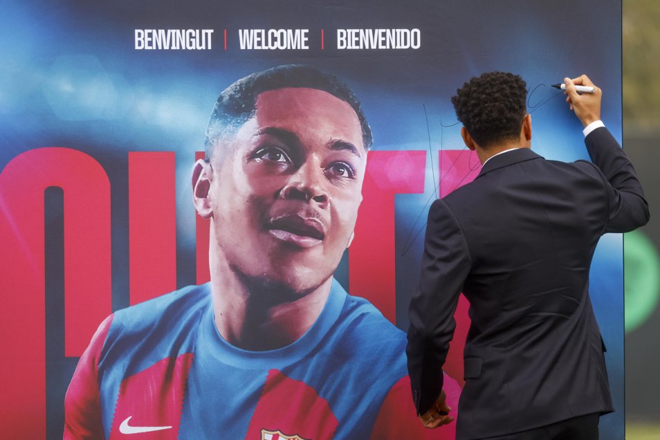 Vitor Roque fue presentado en FC Barcelona después de debutar