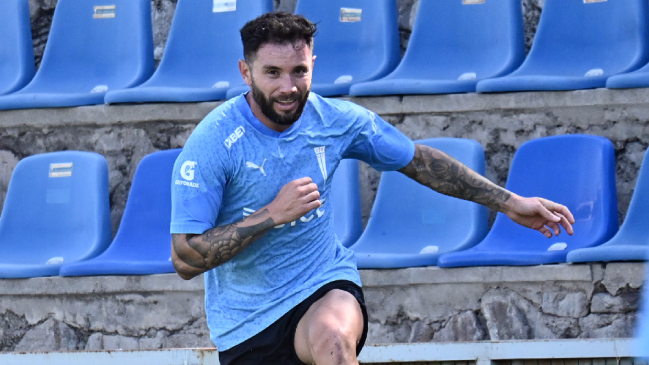 Rumbo al retorno: Eugenio Mena trabajó en cancha en el inicio de la pretemporada de la UC