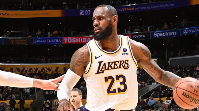 Los Lakers cortaron su mala racha con triunfo en el clásico de Los Angeles