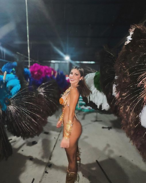 Muri López Benítez, la esposa de Lisandro Martínez que bailó en el carnaval de Gualeguay