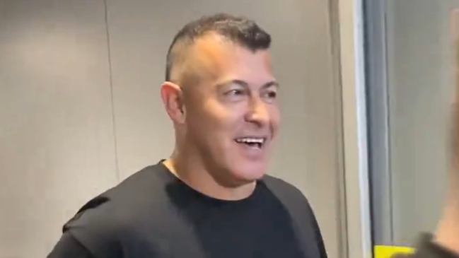 Jorge Almirón en su arribo a Santiago: Vengo con la mejor expectativa al ser el equipo más grande de Chile