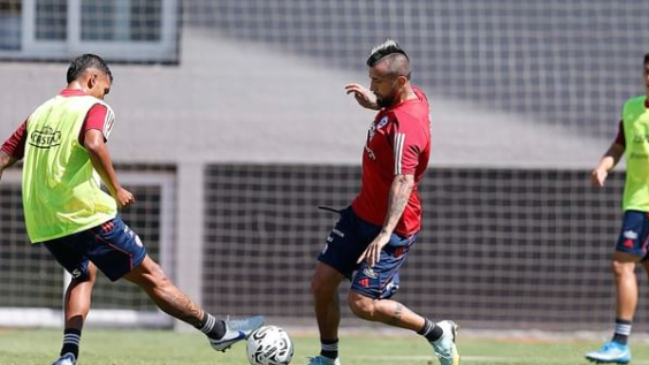 Almirón sostuvo diálogo con Arturo Vidal en “Juan Pinto Durán”