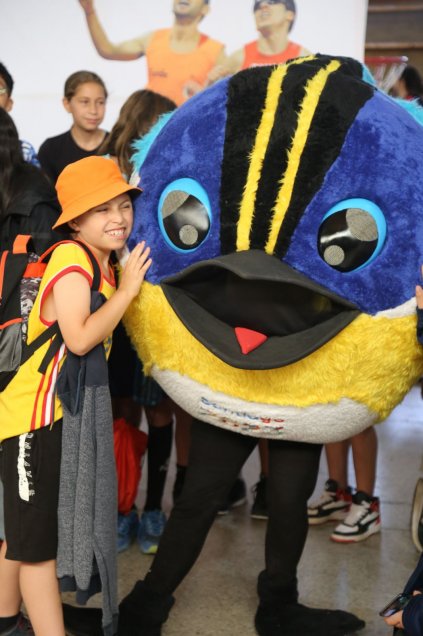 Niños de La Reina vibraron con medallista Parapanamericano y con Fiu