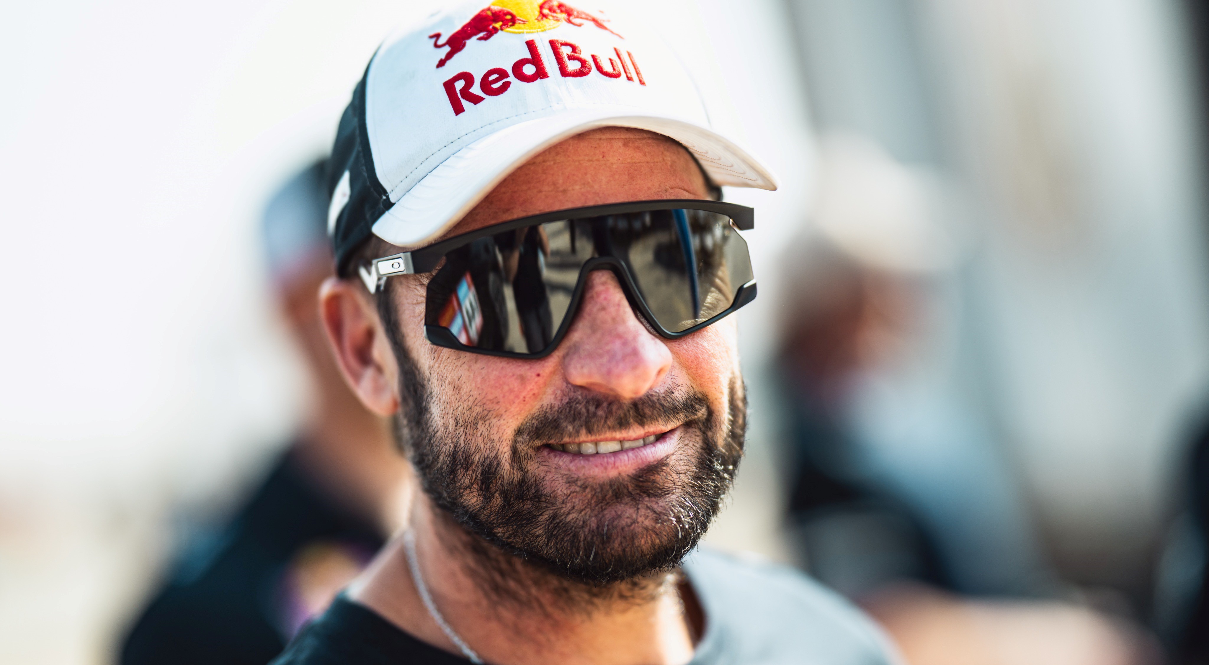 “Chaleco” López trepó al tercer lugar en el Dakar tras descalificación del líder Eryk Goczal