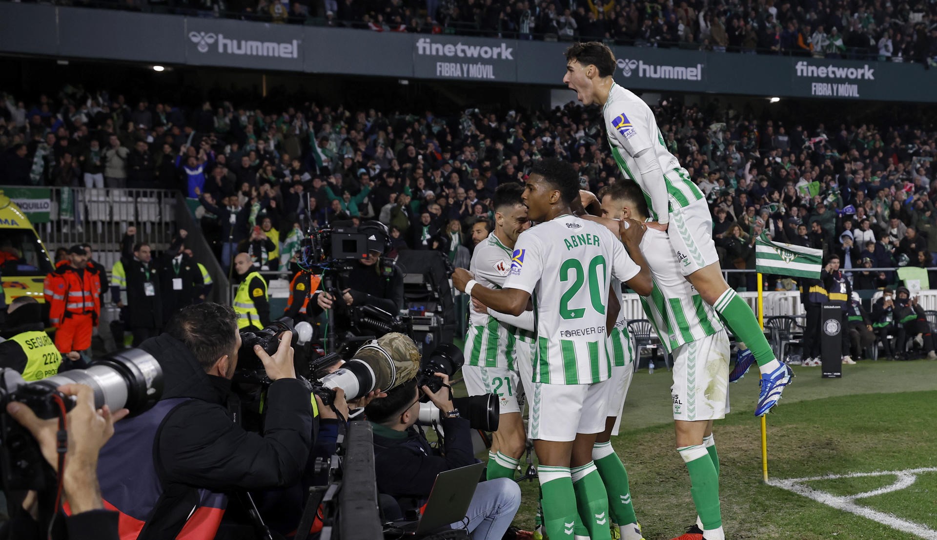 Real Betis de Manuel Pellegrini batió a Granada y volvió a celebrar en La Liga