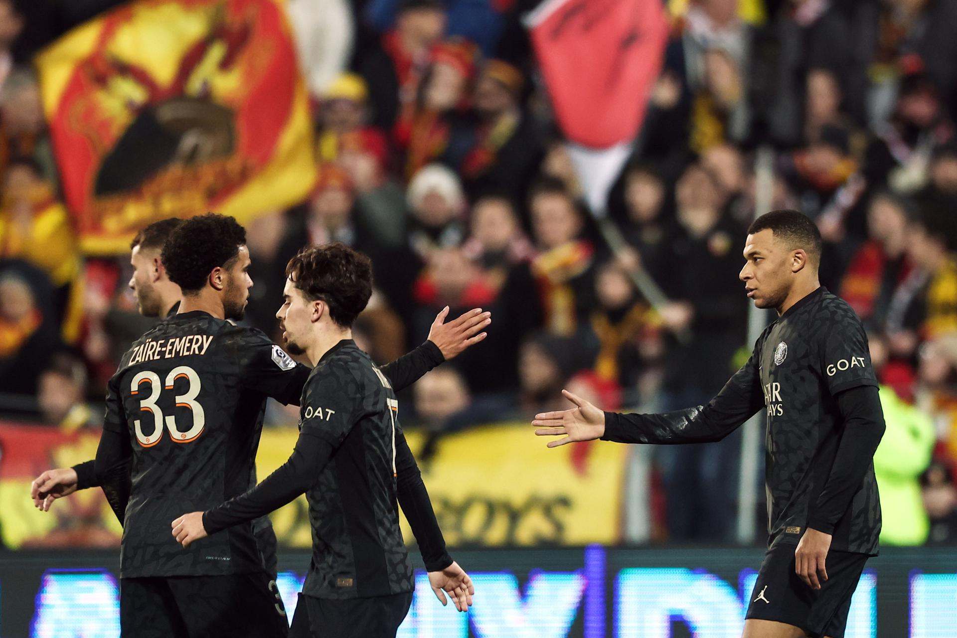 Mbappé lideró con gol y asistencia el triunfo de PSG sobre Lens en la Ligue 1