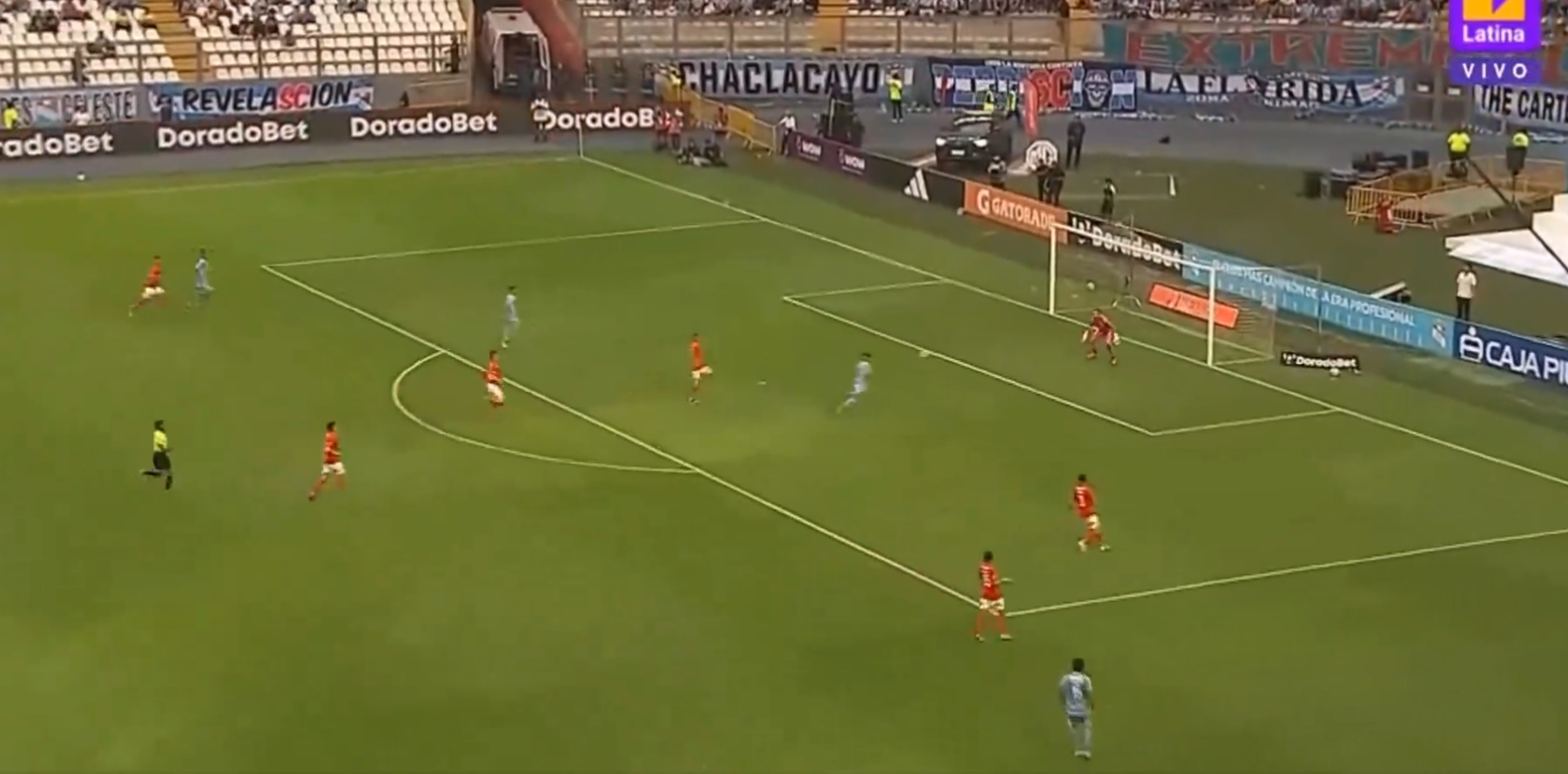 La UC sufrió el cuarto gol de Sporting Cristal con un cabezazo de Santiago González