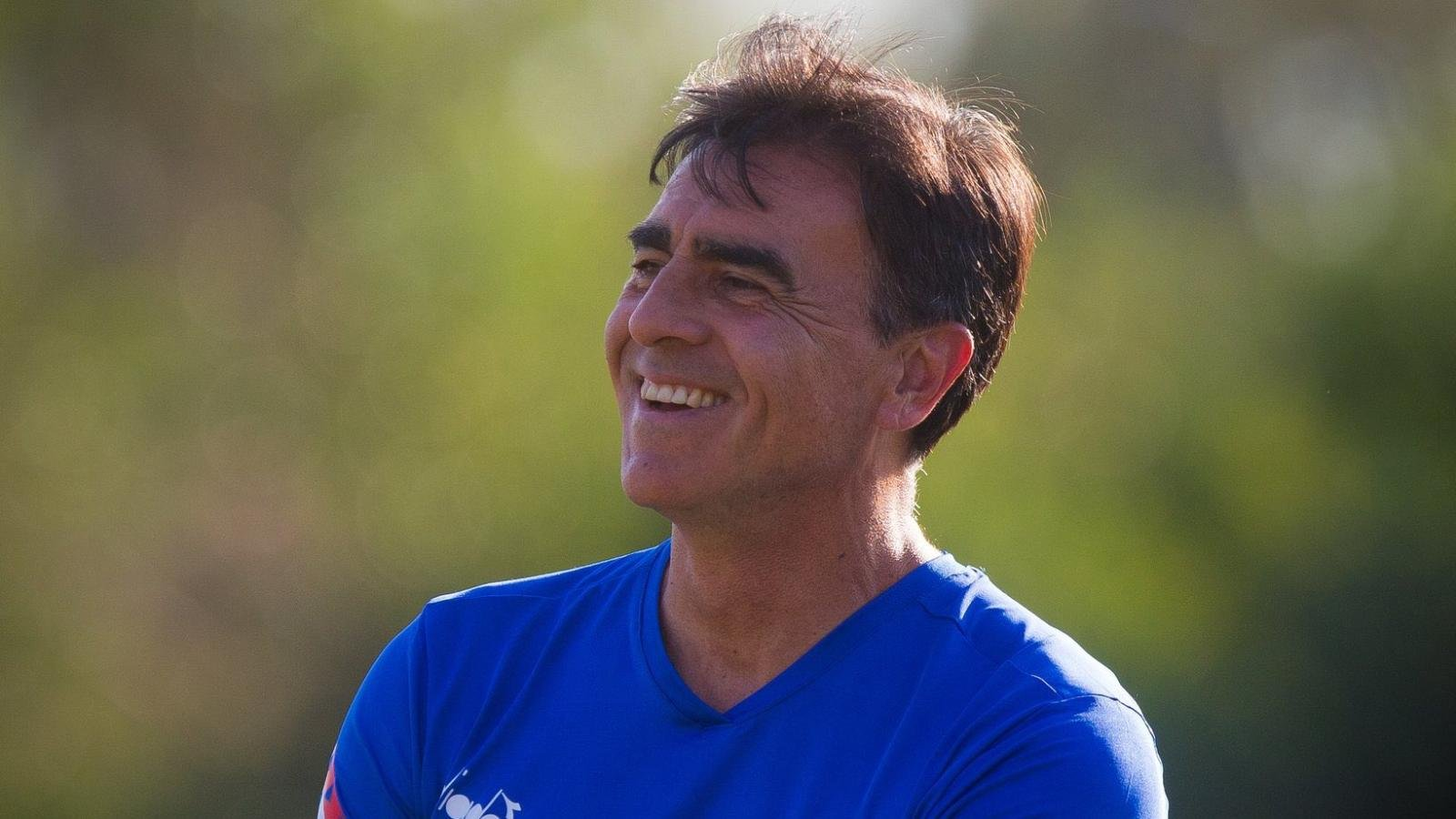 Gustavo Quinteros celebró por primera con Vélez en goleada a River Plate de Uruguay