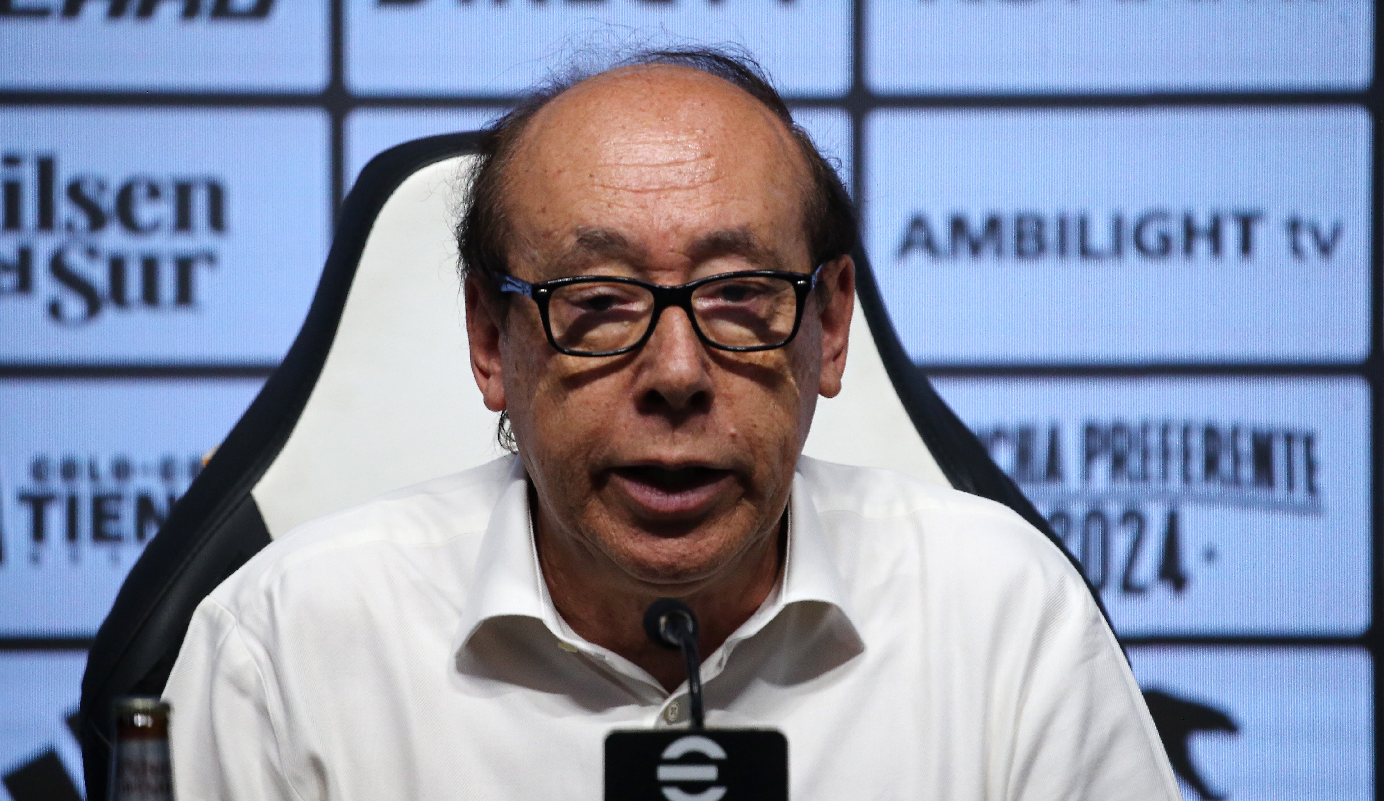 Alfredo Stöhwing: Vidal está muy entusiasmado en venir a Colo Colo