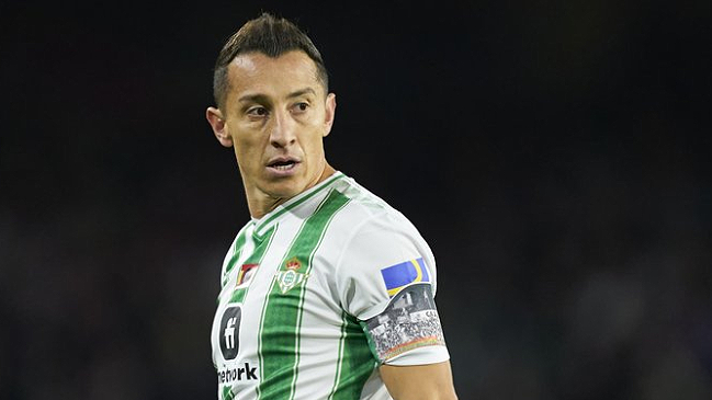 Guardado rescindirá su contrato con Betis para fichar en Club León