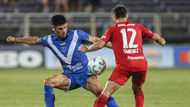 Vélez celebró ante Belgrano su segundo triunfo con Gustavo Quinteros en la banca